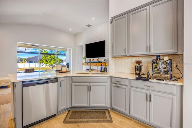 Building Photo - 33995 Astoria Cir