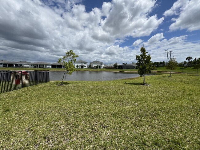 Building Photo - 14083 SW Thorens Dr