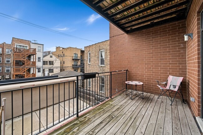Building Photo - WICKER PARK - ULTRA MODERN 3BD/2BTH COND FOR RENT!