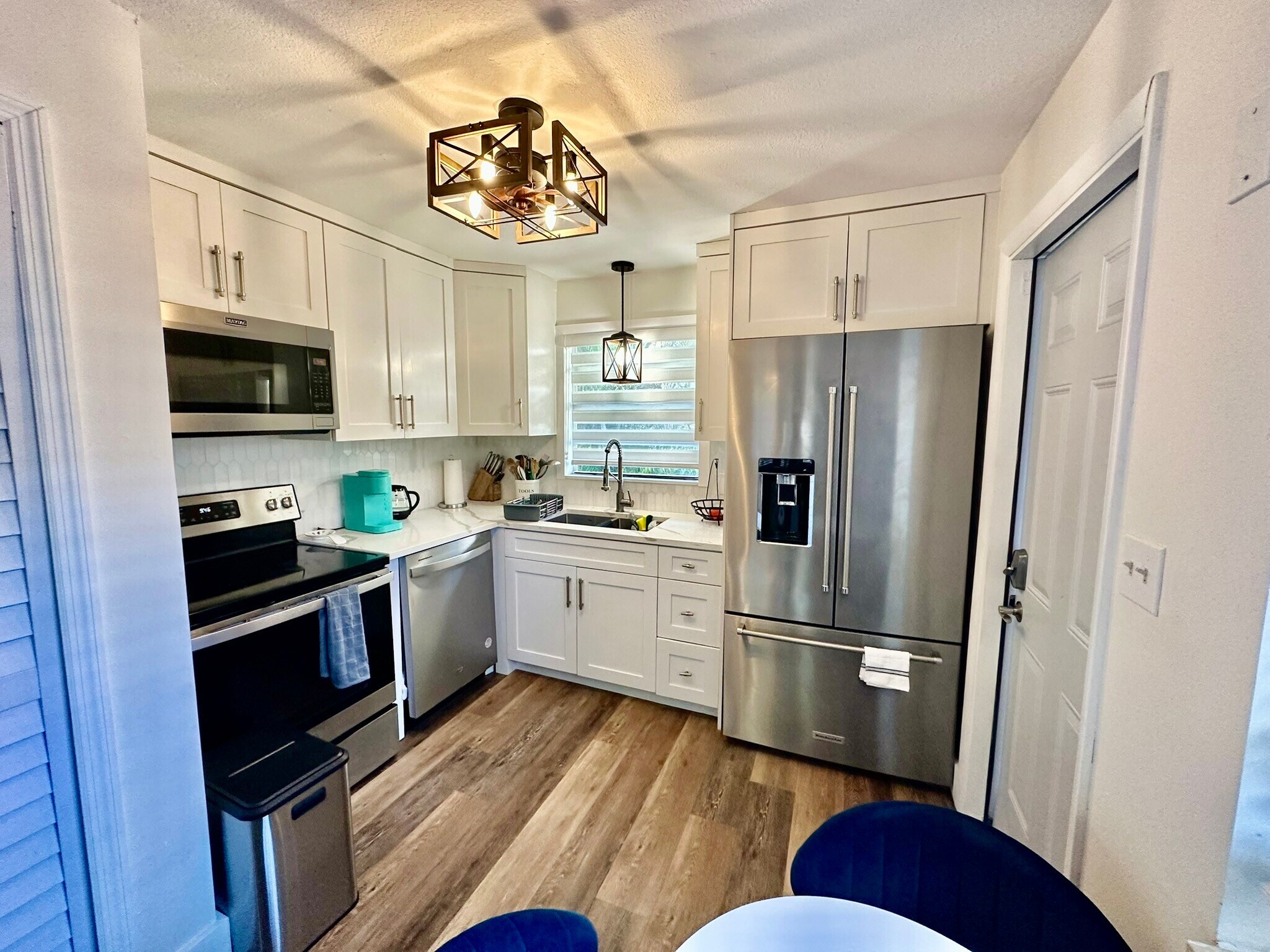 Building Photo - 1712 NE 5th Ct