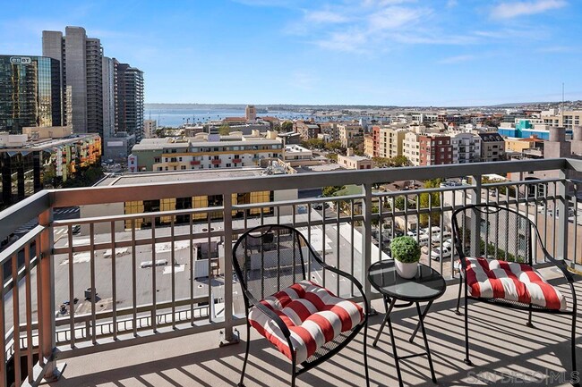 Building Photo - 300 W Beech St