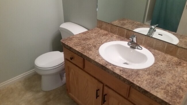Building Photo - Beautiful town home in South Ogden for rent