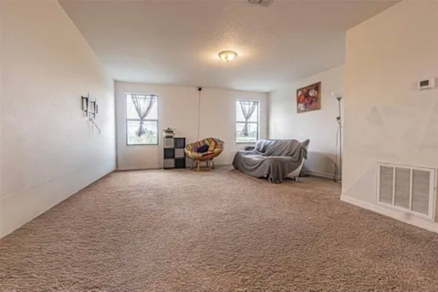 Large game room, play room, loft, 2nd family room. - 1118 Wynnmere Walk Ave