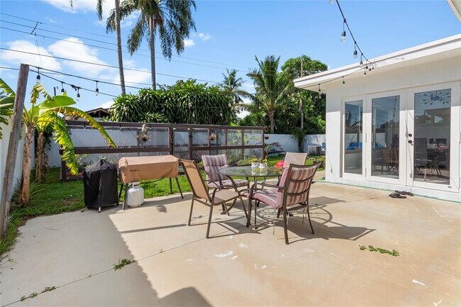 Building Photo - 8580 NW 11th Ct