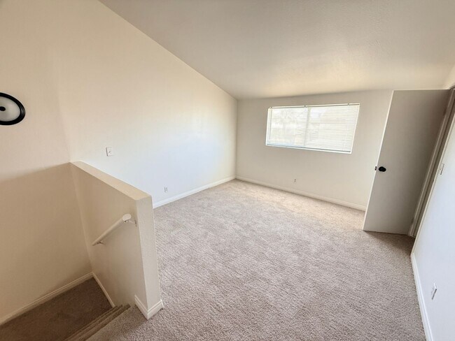 Building Photo - 5165 Gray Ln