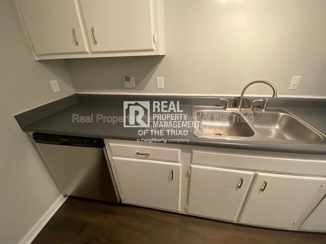 Building Photo - 2616 Randleman Rd