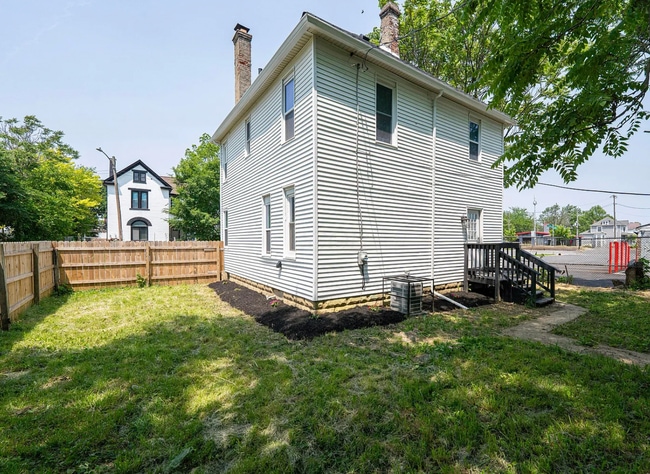 Building Photo - 28 S Wheatland Ave