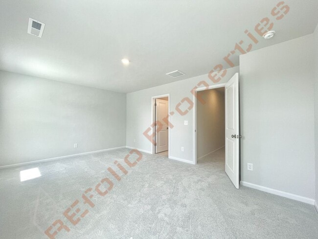 Building Photo - Gorgeous 3 Bedroom 3.5 Bath Townhome with ...