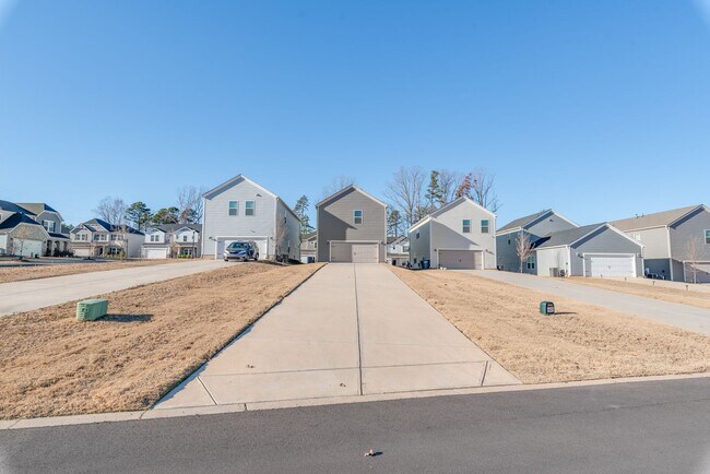 Building Photo - (Coming Soon) Beautiful 4 bedroom home in Belmont!