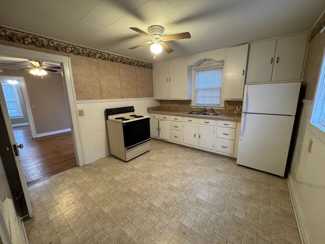 Building Photo - 402 N 8th St