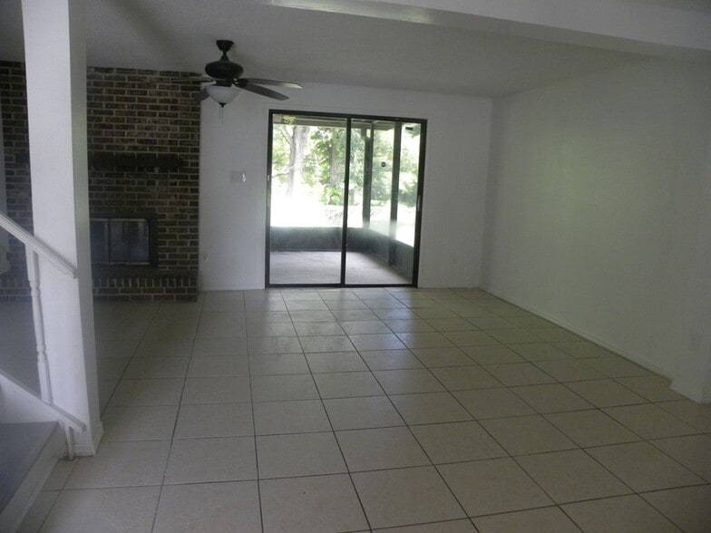 Building Photo - 4966 Sanoma Village