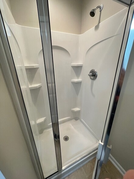 Master Bath - 112 Hawkstone Dr
