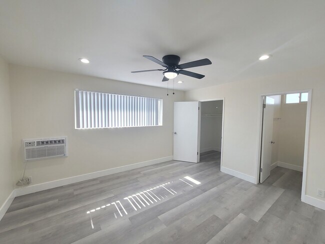 Building Photo - 14609 Saticoy St