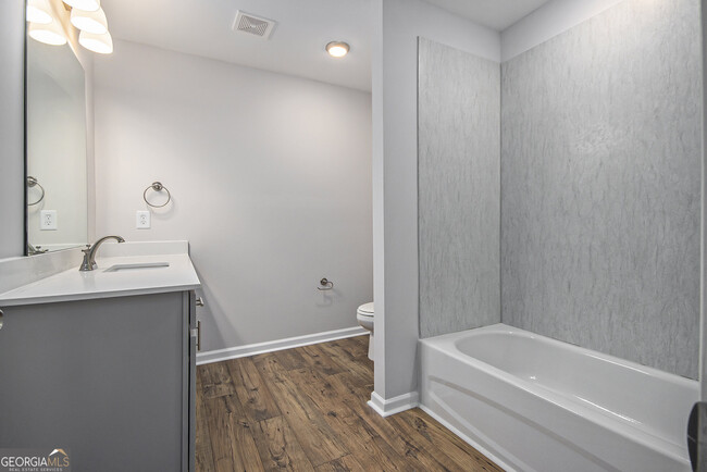 Building Photo - 126 Crest Pointe S
