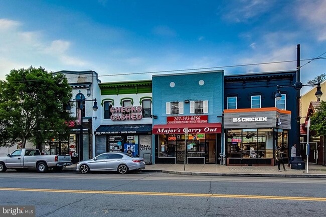 Building Photo - 1238 Linden Pl NE