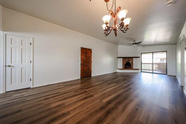 Building Photo - 3031 N Civic Center Plaza