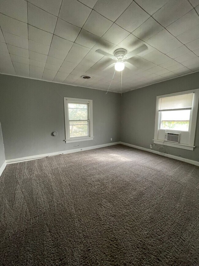 Building Photo - 502 Neosho St