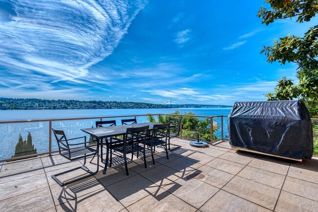 Building Photo - Mercer Island Waterfront Home