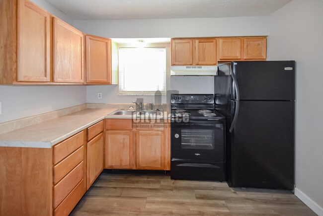 Building Photo - 2412 N Lesley Ave