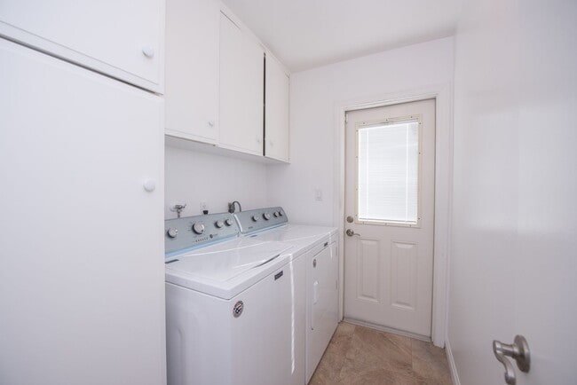 Building Photo - Now Available for Lease Beautiful 4 Bedroom Home with Basement