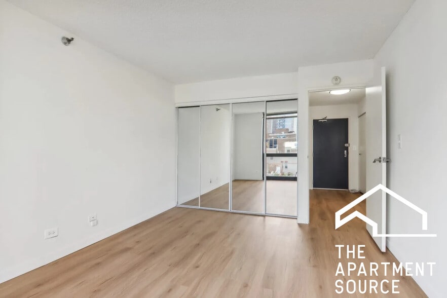 Building Photo - 1000 N La Salle Dr