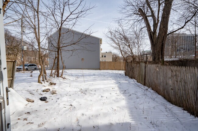 Building Photo - 110 Lark St