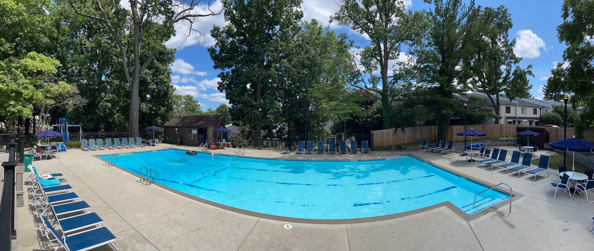 Building Photo - 624 Summit House