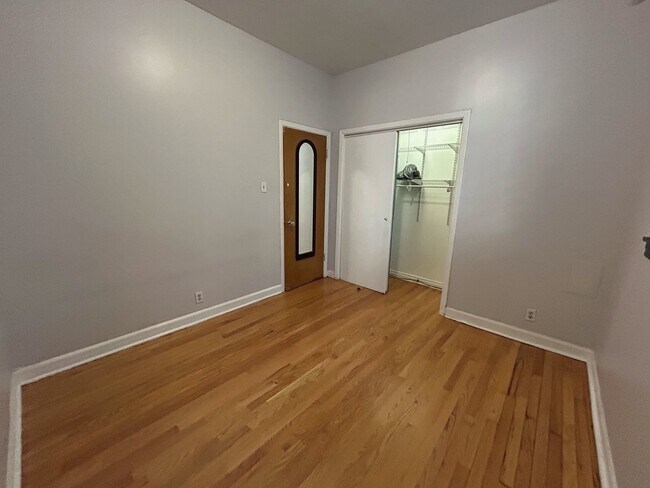 Building Photo - 4515 N Wolcott Ave