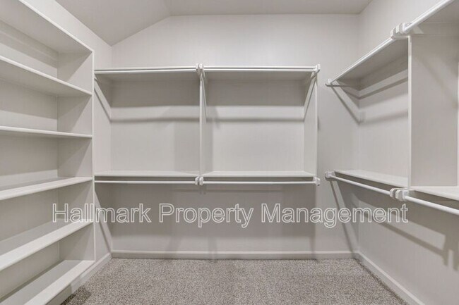 Building Photo - 560 Hackberry Ln