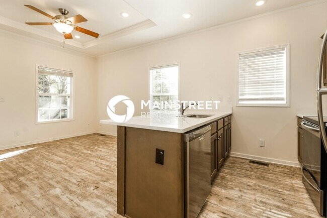 Building Photo - 2 Bedroom Pet-Friendly Home in St. Petersburg, FL with Main Street Renewal