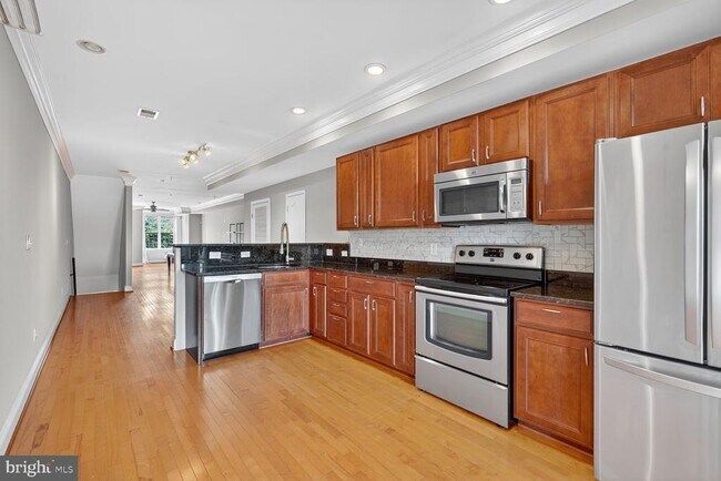 Building Photo - 1730 1st St NW