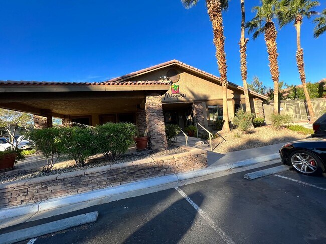 Building Photo - SPACIOUS 2bed/2bath CONDO ON FIRST FLOOR