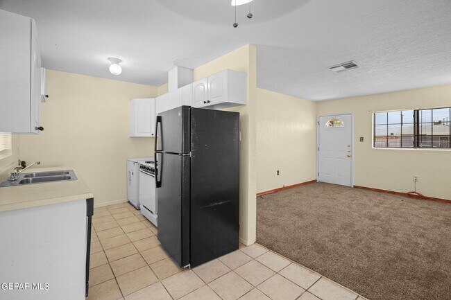 Building Photo - 4913 Sierra Madre Dr