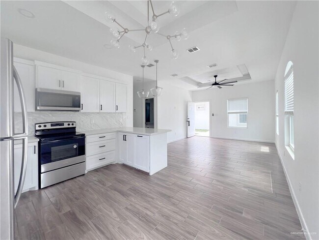 Building Photo - 19 W Woodson Dr