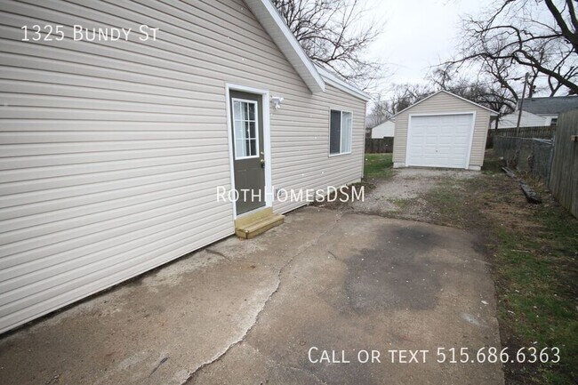 Building Photo - 1325 Bundy St