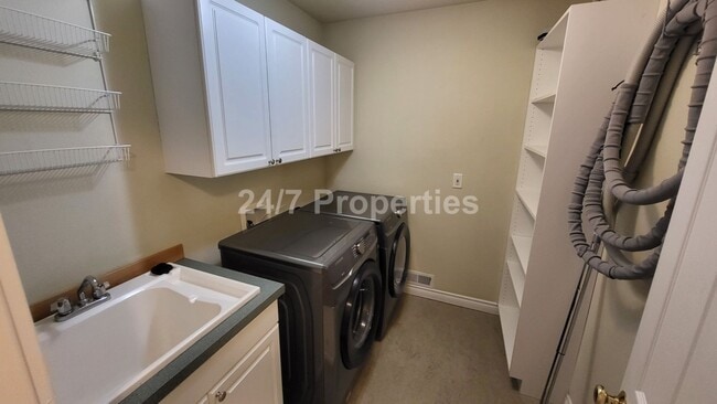 Building Photo - *OPEN HOUSE 6/29* Spacious 4 BD | 3 BA Hom...