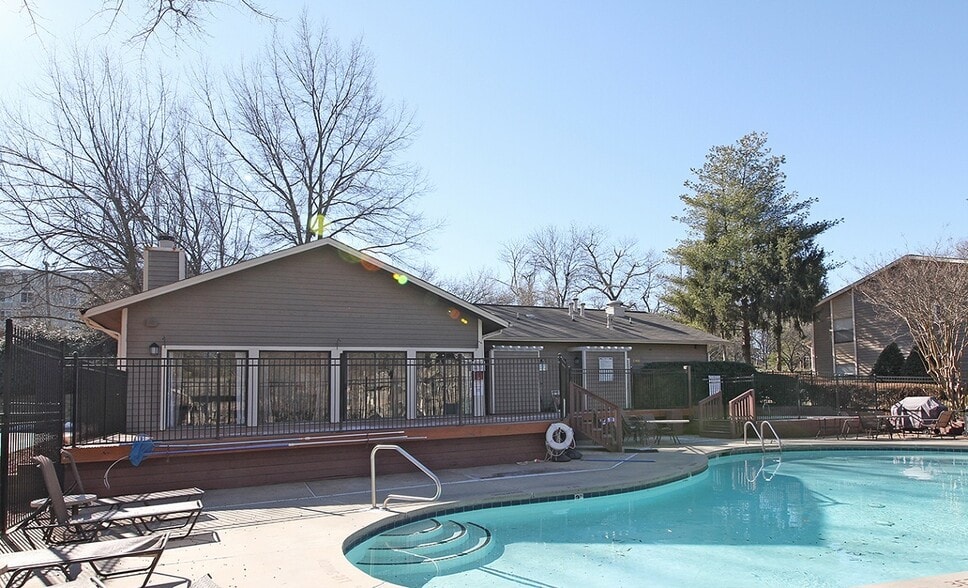 Pool and Clubhouse - Hunt Club Apartments, LLC