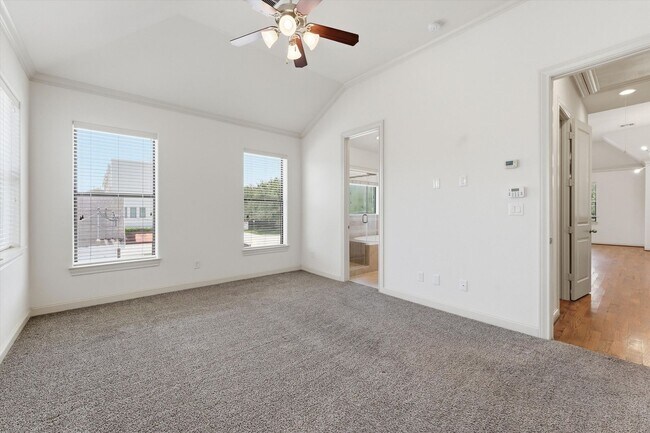 Building Photo - Awesome Two Story town home located in the heart of the city!