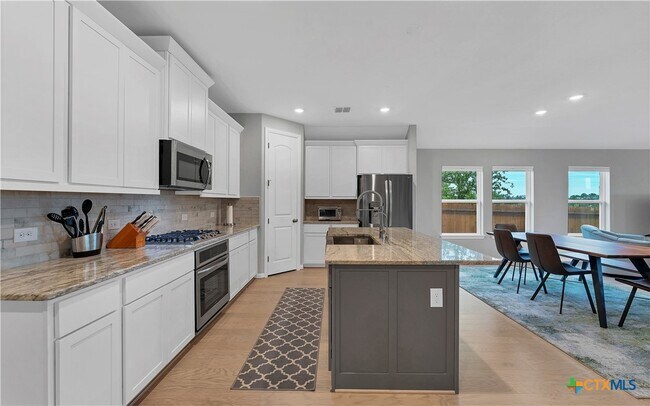 Building Photo - 1649 Ranch House