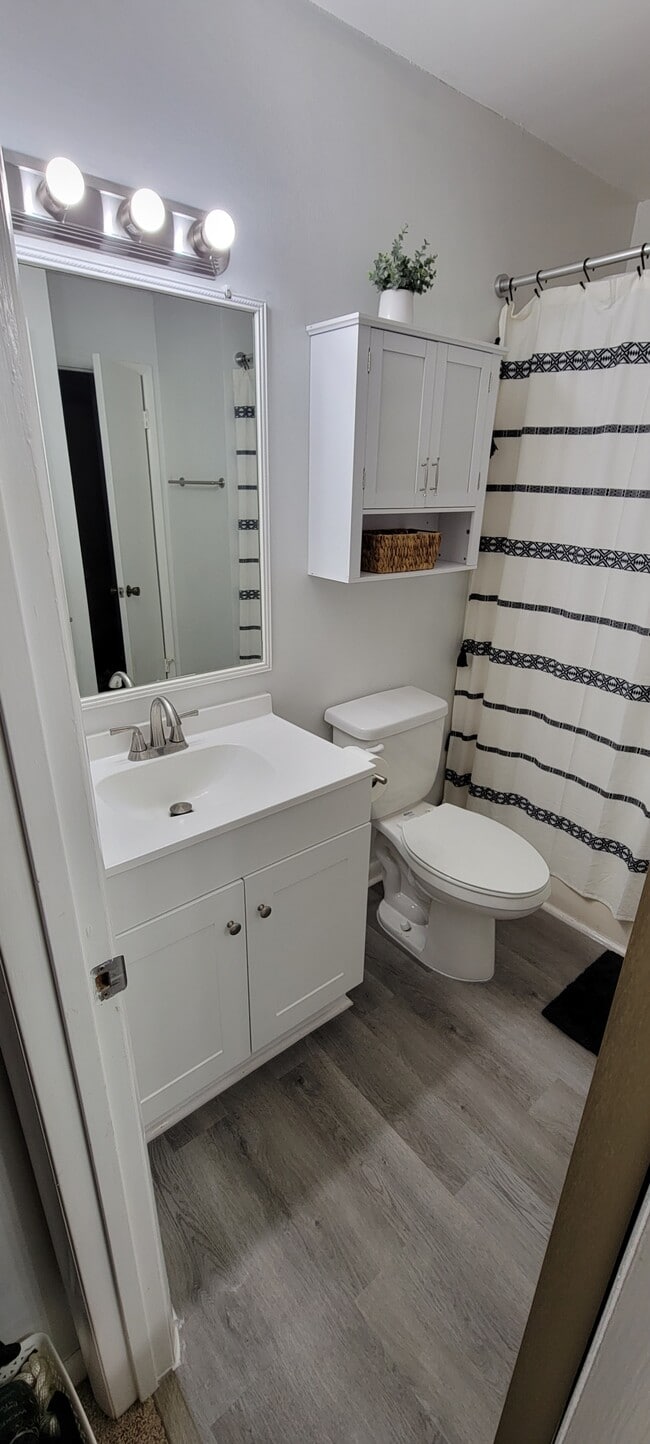 Building Photo - 27 9th St