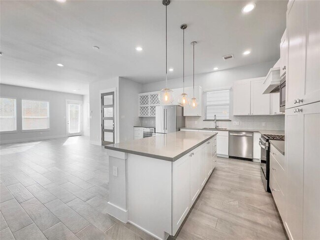 Building Photo - 1602 Westside Gardens Ln