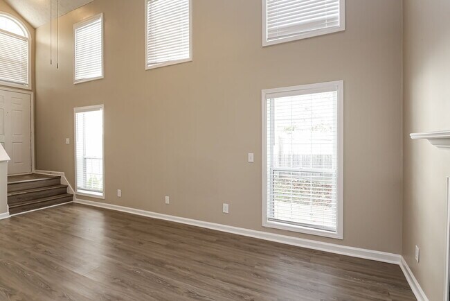 Building Photo - 307 Paxton Ct