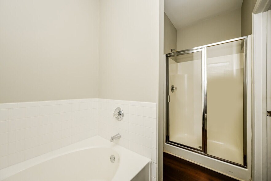 Building Photo - 292 Monarch Village Way