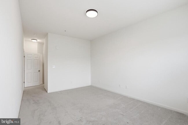 Building Photo - 5002 Pebble Ln W
