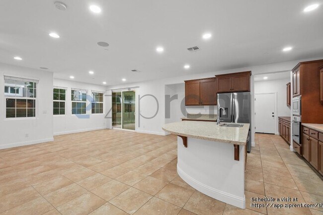 Building Photo - 1271 S Central Pkwy