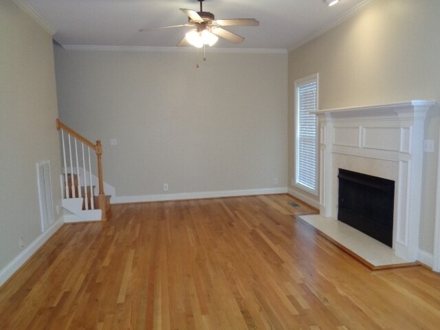 Building Photo - 2406 Adelaide Dr