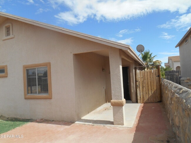Building Photo - 14017 Tierra Vergel Dr
