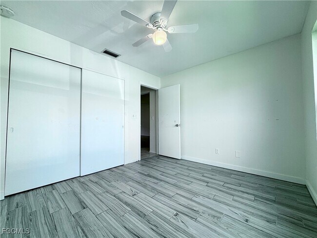 Building Photo - 4619 SE 5th Pl