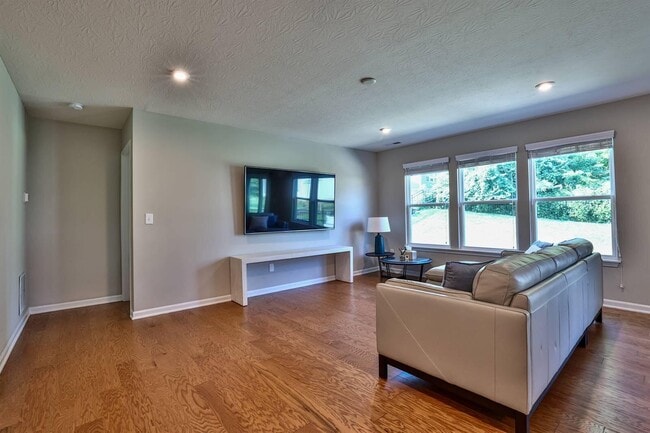 Building Photo - 2321 Slaney Ln