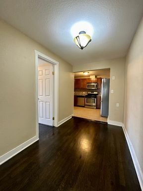 Building Photo - 2 Bedroom 1 Bath Duplex Available Now!!